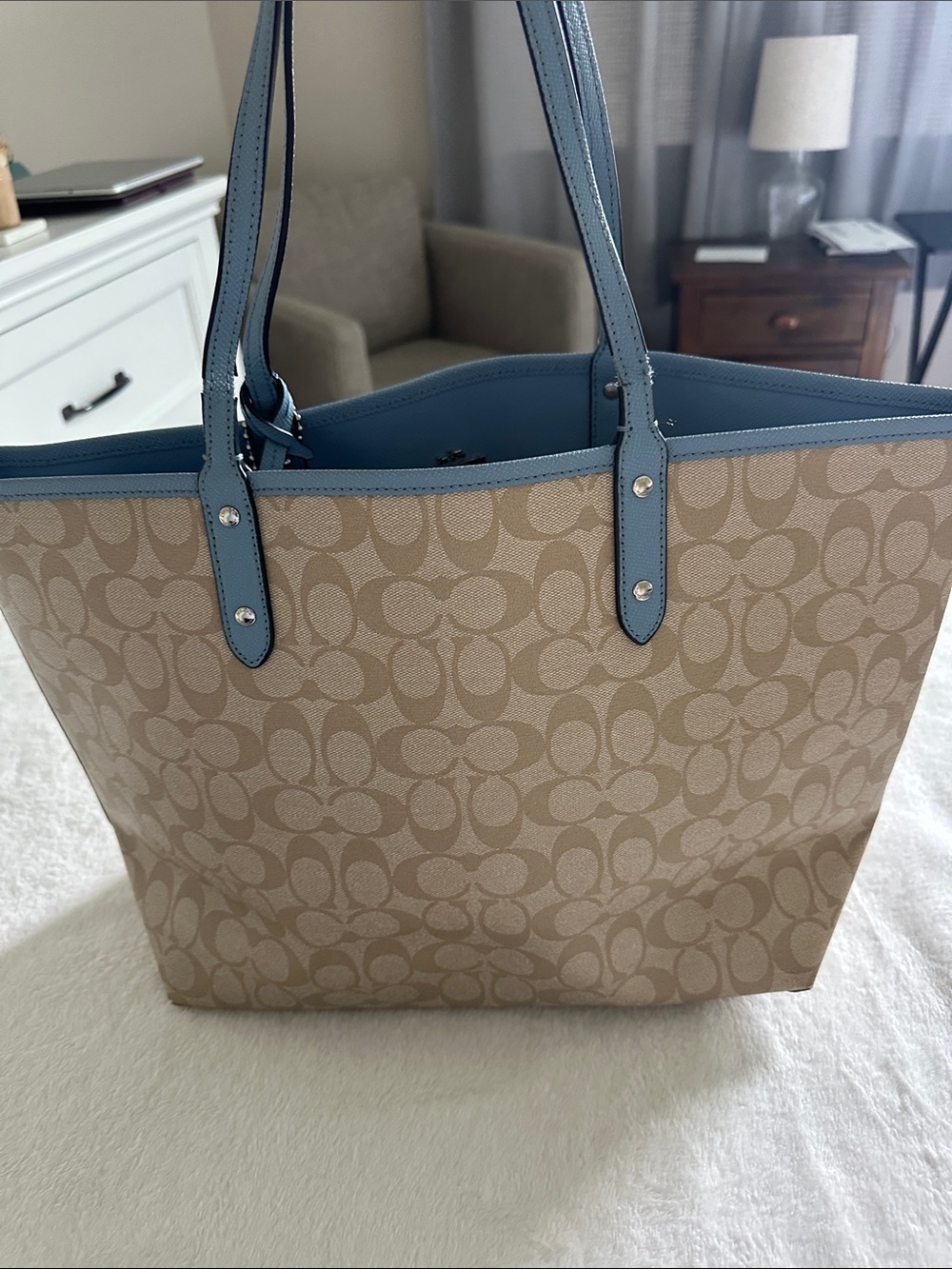 Coach Signature Canvas Tote cream/tan/lt blue w/zipper pouch and keychain tag - Picture 4 of 14